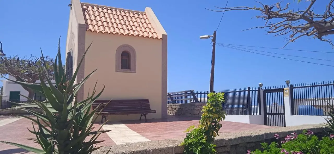 Spacious Apartment Just Few Steps Of The Ocean In La Caleta Costa Adeje