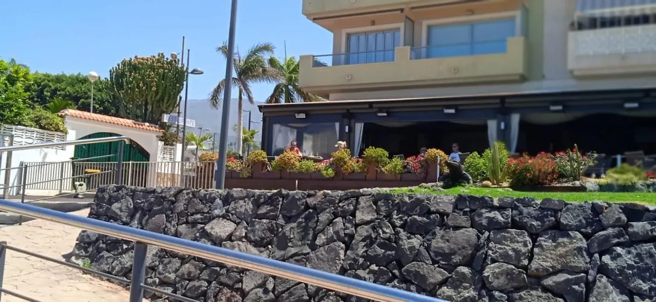 אדחה Spacious Apartment Just Few Steps Of The Ocean In La Caleta ספרד